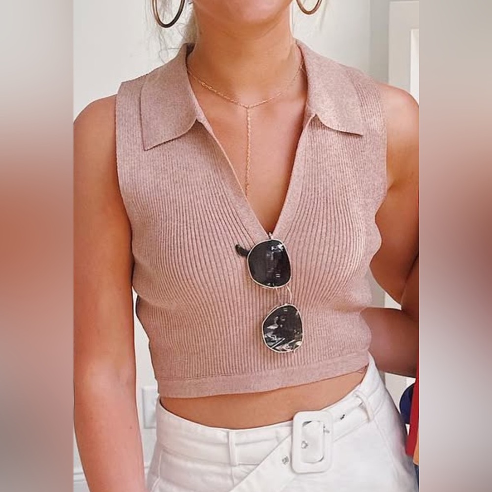 Elegant Sleeveless Ribbed Crop Top in Soft Brown